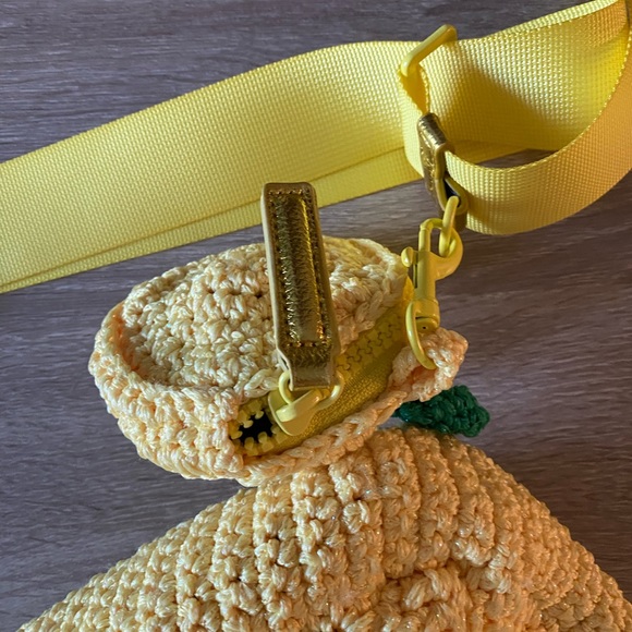 Kurt Geiger Lemon Yellow Metallic Purse with Crossbody Strap and Coin Purse - Picture 6 of 6